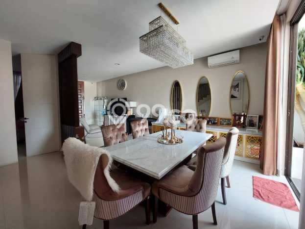 Rumah Mewah LB 160m2 Siap Pakai Desain Elegan di Bukit Sari, Semarang Rumah Mewah LB 160m2 Siap Pakai Desain Elegan di Bukit Sari, Semarang