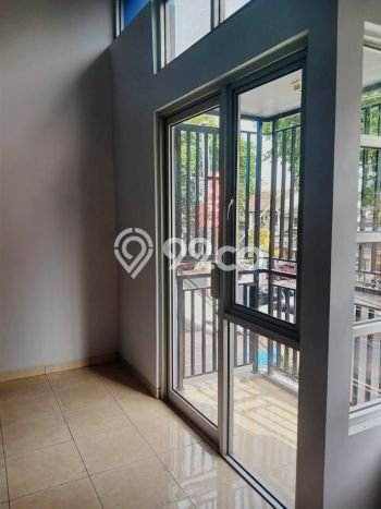 Ruko Disewa di Banyumanik, Semarang, LT 111m2 / LB 180m2 Ruko Disewa di Banyumanik, Semarang, LT 111m2 / LB 180m2