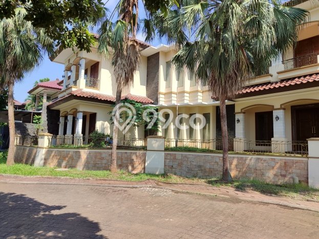 Rumah Mewah LB 800m2 Siap Huni Desain Elegan di Raffles Hills, Jakarta Timur Rumah Mewah LB 800m2 Siap Huni Desain Elegan di Raffles Hills, Jakarta Timur