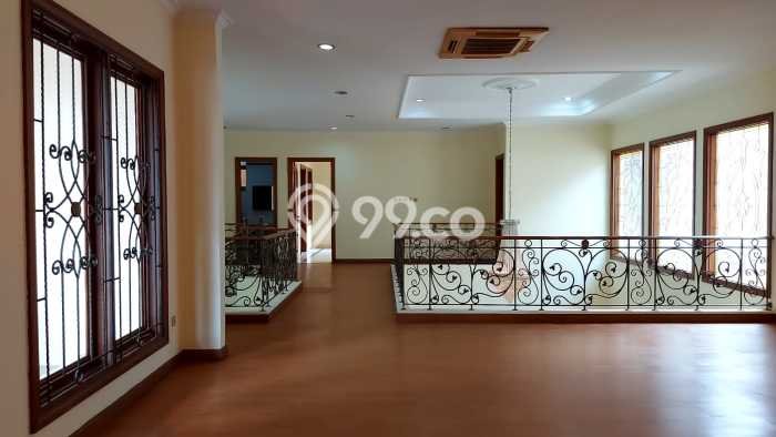 Rumah Mewah LB 800m2 Siap Huni Desain Elegan di Raffles Hills, Jakarta Timur Rumah Mewah LB 800m2 Siap Huni Desain Elegan di Raffles Hills, Jakarta Timur