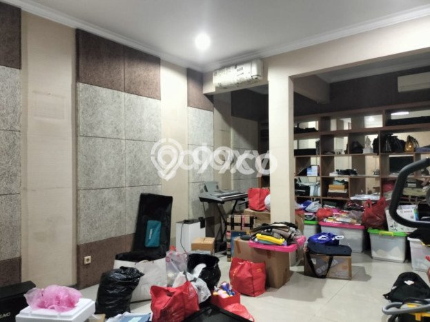 Jual Rumah Luas Elegan Dengan View Eksklusif di Graha, Surabaya Jual Rumah Luas Elegan Dengan View Eksklusif di Graha, Surabaya