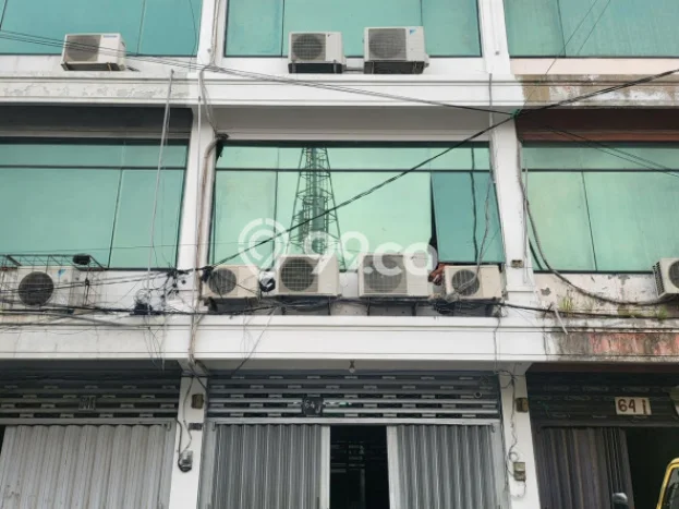 Ruko Disewa di Surabaya dengan LB 200m2 Area Komersial Ramai Ruko Disewa di Surabaya dengan LB 200m2 Area Komersial Ramai