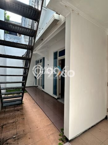 Rumah Mewah LB 250m2 Siap Pakai Desain Elegan di Araya, Malang Rumah Mewah LB 250m2 Siap Pakai Desain Elegan di Araya, Malang