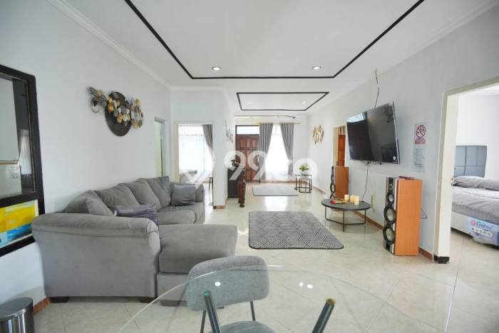 AREA PREMIUM! Vila Kawasan Batu, Luas 715m2m², Dekat pusat umum AREA PREMIUM! Vila Kawasan Batu, Luas 715m2m², Dekat pusat umum