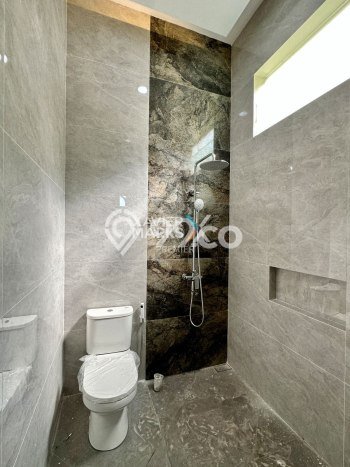 For Sale! Luxury House LT 240m2 Desain Elegan di Araya For Sale! Luxury House LT 240m2 Desain Elegan di Araya
