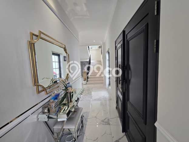 Rumah Elit LB 430m2 Siap Pakai Desain Elegan di Geger Kalong, Bandung Rumah Elit LB 430m2 Siap Pakai Desain Elegan di Geger Kalong, Bandung