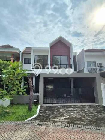 For Sale! Luxury House LT 192m2 Desain Modern di Babatan For Sale! Luxury House LT 192m2 Desain Modern di Babatan