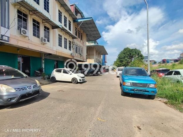 Ruko Dijual di Batam LT 95m2 & LB 250m2 Lokasi Terbaik! Ruko Dijual di Batam LT 95m2 & LB 250m2 Lokasi Terbaik!