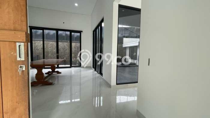 Rumah Mewah LB 595m2 Siap Pakai Desain Elegan di Alam Sutera, Tangerang Rumah Mewah LB 595m2 Siap Pakai Desain Elegan di Alam Sutera, Tangerang