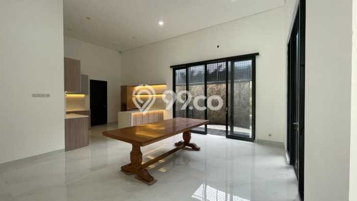 Rumah Mewah LB 595m2 Siap Pakai Desain Elegan di Alam Sutera, Tangerang Rumah Mewah LB 595m2 Siap Pakai Desain Elegan di Alam Sutera, Tangerang