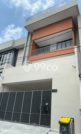 Jual Rumah Luas Elegan Dengan View Eksklusif di Pulomas, Jakarta Timur Jual Rumah Luas Elegan Dengan View Eksklusif di Pulomas, Jakarta Timur