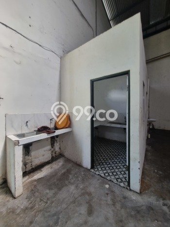 Disewakan Gudang di Kawasan Ramai Margomulyo Luas 720m2 Disewakan Gudang di Kawasan Ramai Margomulyo Luas 720m2