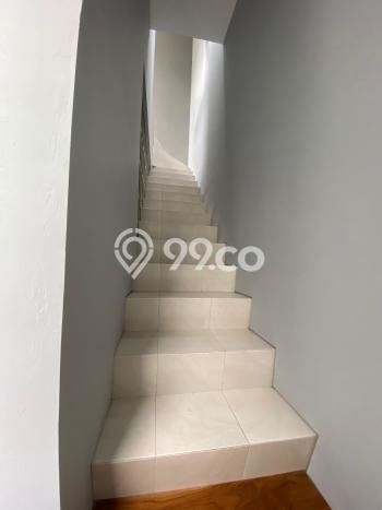 Ready to Use! Luxury House LT 120m2 Desain Modern di Pondok Indah Ready to Use! Luxury House LT 120m2 Desain Modern di Pondok Indah