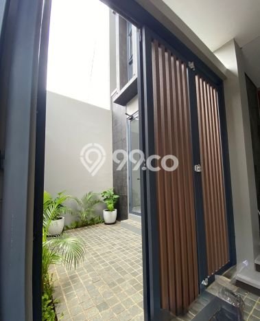 Ready to Use! Luxury House LT 120m2 Desain Modern di Pondok Indah Ready to Use! Luxury House LT 120m2 Desain Modern di Pondok Indah