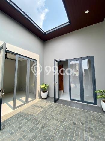 Ready to Use! Luxury House LT 120m2 Desain Modern di Pondok Indah Ready to Use! Luxury House LT 120m2 Desain Modern di Pondok Indah