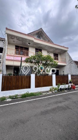 Rumah di Blimbing, Malang, LT 268m2m² Bangunan 300m2m² Rumah di Blimbing, Malang, LT 268m2m² Bangunan 300m2m²