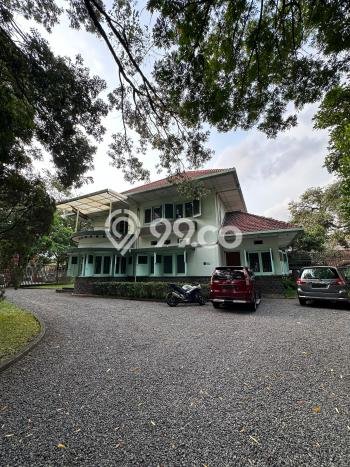 For Sale! Luxury House LT 1417m2 Desain Elegan di Malang Kota For Sale! Luxury House LT 1417m2 Desain Elegan di Malang Kota