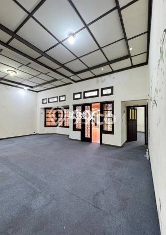Disewakan! Rumah 4 Kamar Tidur &
4 Kamar Mandi di Malang Kota, Malang Disewakan! Rumah 4 Kamar Tidur &
4 Kamar Mandi di Malang Kota, Malang