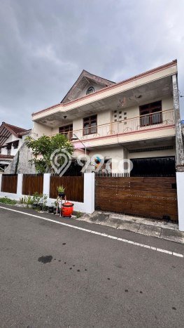 Rumah di Blimbing, Malang, LT 268m2m² Bangunan 300m2m² Rumah di Blimbing, Malang, LT 268m2m² Bangunan 300m2m²