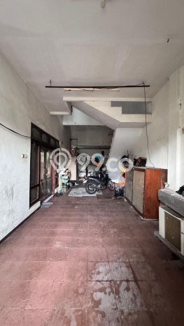 Rumah di Blimbing, Malang, LT 268m2m² Bangunan 300m2m² Rumah di Blimbing, Malang, LT 268m2m² Bangunan 300m2m²