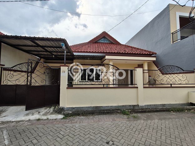 Disewakan Segera Rumah Kondisi Baik di Kawasan Dukuh Pakis, Surabaya Disewakan Segera Rumah Kondisi Baik di Kawasan Dukuh Pakis, Surabaya