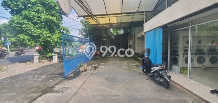 Rumah Elit LB 300m2 Siap Pakai Desain Elegan di Manyar, Surabaya Rumah Elit LB 300m2 Siap Pakai Desain Elegan di Manyar, Surabaya
