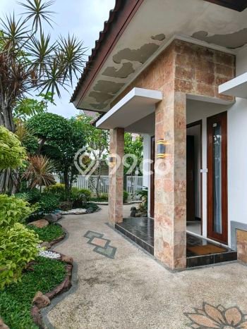 Hunian Cantik Modern Lb 210m2 di Wiyung, Surabaya Hunian Cantik Modern Lb 210m2 di Wiyung, Surabaya