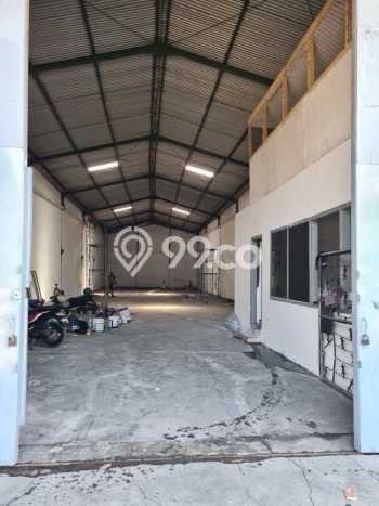 Unit Gudang Disewakan di Margomulyo di Area Ramai & Strategis Unit Gudang Disewakan di Margomulyo di Area Ramai & Strategis
