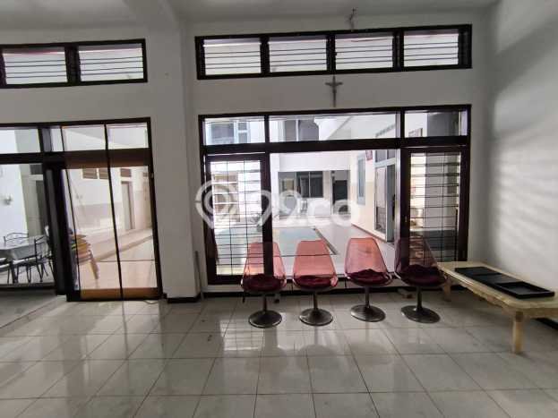 Unit Ruko Dijual di Surabaya LT 699m2 & LB 1800m2 Unit Ruko Dijual di Surabaya LT 699m2 & LB 1800m2