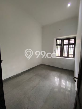 Rumah Lingkungan Nyaman di Dharma Husada, Surabaya, Luas 240m2m² Bangunan 220m2m² Rumah Lingkungan Nyaman di Dharma Husada, Surabaya, Luas 240m2m² Bangunan 220m2m²