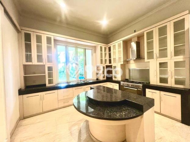 Sewa Rumah Harga Terjangkau di Kemang Jakarta Selatan dengan 6 KT Sewa Rumah Harga Terjangkau di Kemang Jakarta Selatan dengan 6 KT