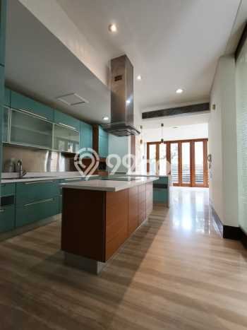 Disewakan Hunian Konsep Modern di Kebayoran Baru Jakarta Selatan dengan 5 KT Disewakan Hunian Konsep Modern di Kebayoran Baru Jakarta Selatan dengan 5 KT