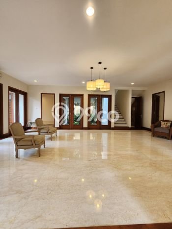 Ready to Use! Premium House LT 1925m2 Desain Elegan di Cipete Ready to Use! Premium House LT 1925m2 Desain Elegan di Cipete