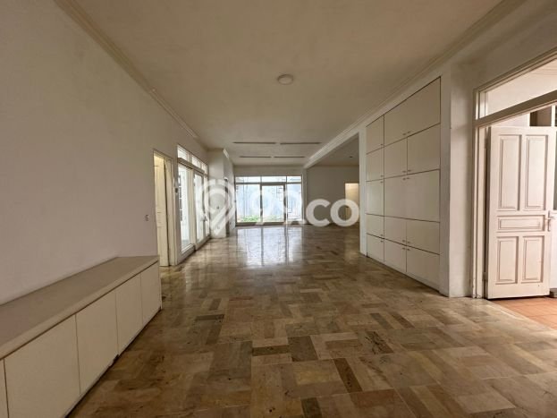 Hunian Mewah Dijual LT 246m2 di Kebayoran Lama, Jakarta Selatan Hunian Mewah Dijual LT 246m2 di Kebayoran Lama, Jakarta Selatan