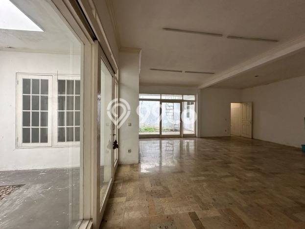 Hunian Mewah Dijual LT 246m2 di Kebayoran Lama, Jakarta Selatan Hunian Mewah Dijual LT 246m2 di Kebayoran Lama, Jakarta Selatan