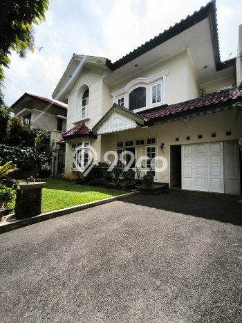 Siap Huni Rumah Mewah 4 Kamar di Kebayoran Baru Dekat ke Mana Saja Siap Huni Rumah Mewah 4 Kamar di Kebayoran Baru Dekat ke Mana Saja