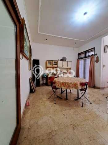 Rumah Elit Modern Tanpa Renovasi di Petukangan Jakarta Selatan Rumah Elit Modern Tanpa Renovasi di Petukangan Jakarta Selatan