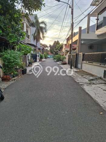 For Sale Rumah 4 Kamar Lokasi Ideal Bagus dan Strategis di Duren Sawit For Sale Rumah 4 Kamar Lokasi Ideal Bagus dan Strategis di Duren Sawit