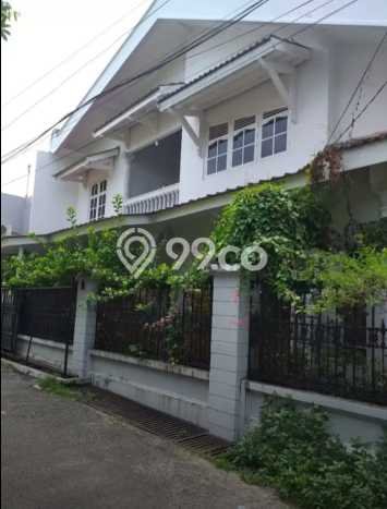 Rumah Modern 4 KT di Rawamangun Jakarta Timur Semi Furnished Rumah Modern 4 KT di Rawamangun Jakarta Timur Semi Furnished