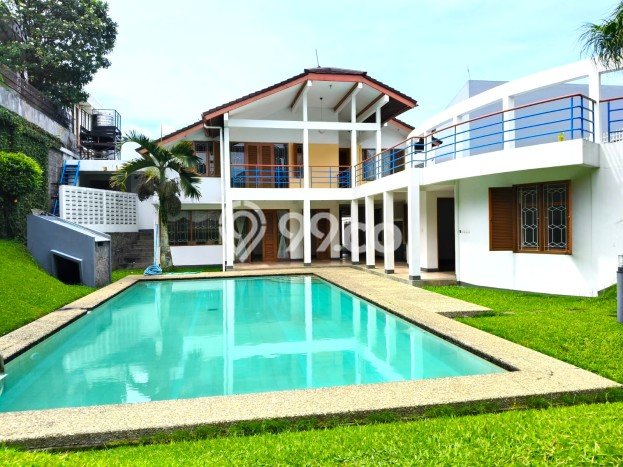 Rumah Elit Modern Tanpa Renovasi di Geger Kalong Bandung Rumah Elit Modern Tanpa Renovasi di Geger Kalong Bandung