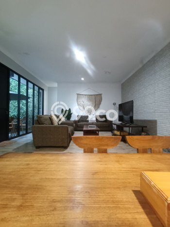 Kesempatan Investasi LT 200m² / LB 165m² di Lokasi Strategis Cidadap, Bandung Kesempatan Investasi LT 200m² / LB 165m² di Lokasi Strategis Cidadap, Bandung