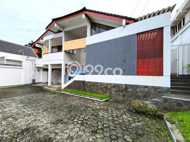 Rumah Elit Modern Tanpa Renovasi di Geger Kalong Bandung Rumah Elit Modern Tanpa Renovasi di Geger Kalong Bandung