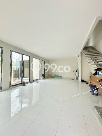 Jual Rumah Mewah Elegan Dengan View Cantik di Meruya, Jakarta Barat Jual Rumah Mewah Elegan Dengan View Cantik di Meruya, Jakarta Barat