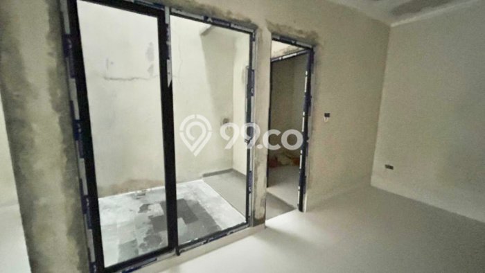Rumah Luas Asri 3 KT Siap Pakai di Meruya Jakarta Barat Rumah Luas Asri 3 KT Siap Pakai di Meruya Jakarta Barat