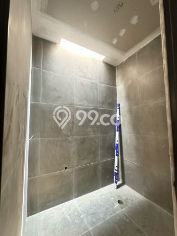 Rumah Luas Asri 3 KT Siap Pakai di Meruya Jakarta Barat Rumah Luas Asri 3 KT Siap Pakai di Meruya Jakarta Barat