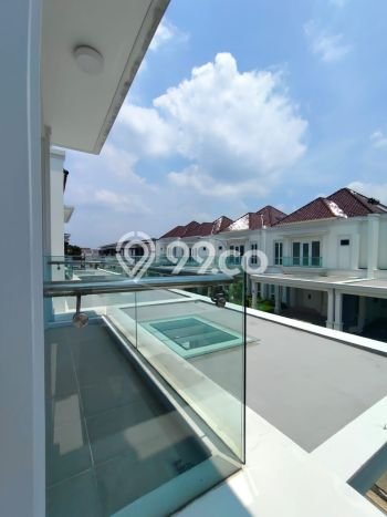 Hunian Elit LB 200m2 Siap Pakai Desain Elegan di Gading Serpong, Tangerang Hunian Elit LB 200m2 Siap Pakai Desain Elegan di Gading Serpong, Tangerang