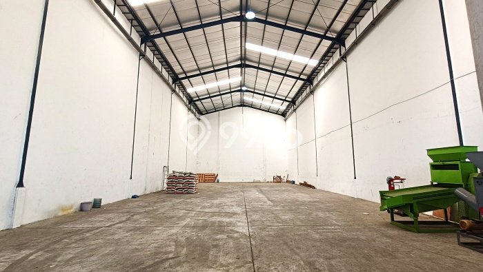 LOKASI PREMIUM! Gudang Kawasan Kebomas, Luas 432m2m², Pusat Bisnis LOKASI PREMIUM! Gudang Kawasan Kebomas, Luas 432m2m², Pusat Bisnis