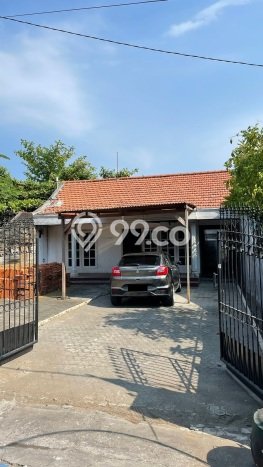 Hunian Mewah LB 200m2 Siap Pakai Desain Elegan di Gununganyar, Surabaya Hunian Mewah LB 200m2 Siap Pakai Desain Elegan di Gununganyar, Surabaya