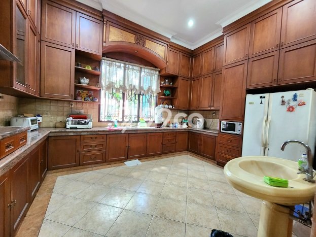 Kesempatan Langka Memiliki Rumah LT 377m² / LB 625m² di Kawasan Bisnis Medan Barat, Medan Kesempatan Langka Memiliki Rumah LT 377m² / LB 625m² di Kawasan Bisnis Medan Barat, Medan