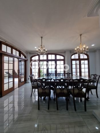 Rumah Modern Disewakan di Menteng Jakarta Pusat Lokasi Sangat Strategis Rumah Modern Disewakan di Menteng Jakarta Pusat Lokasi Sangat Strategis